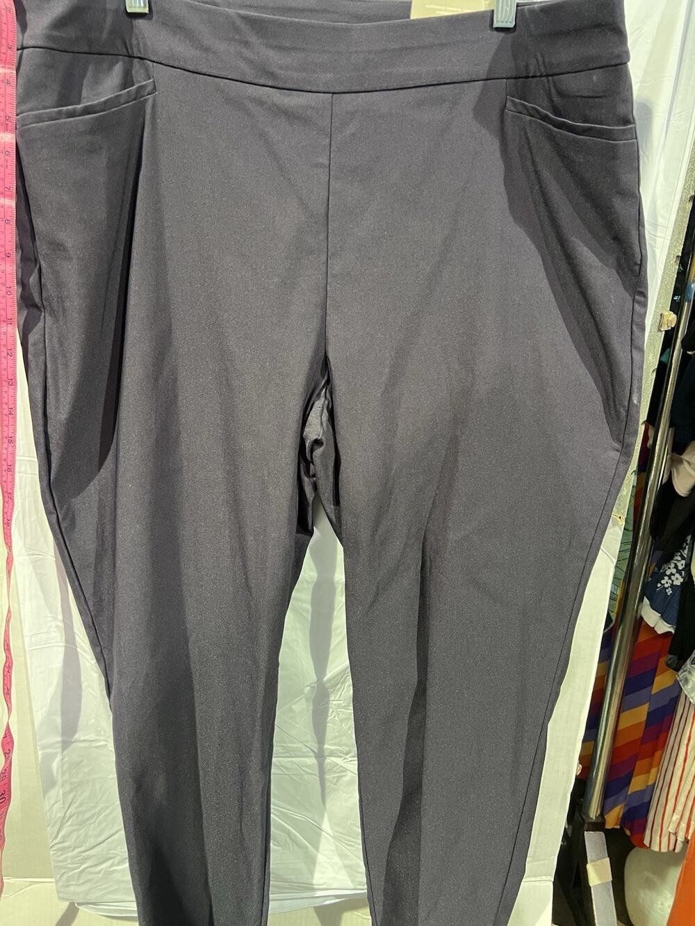 Chico’s Dark Gray/Black Brigitte Slim Leg. Size 3.5R. 18R TG2273